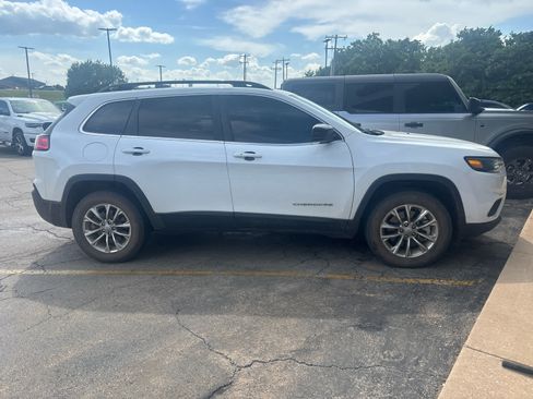 Used 2022 Jeep Cherokee Latitude Lux AWD/4WD image 3