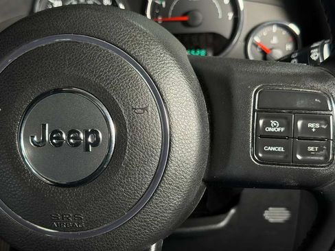 Used 2013 Jeep Wrangler Unlimited Rubicon w/ Connectivity Group AWD/4WD image 32