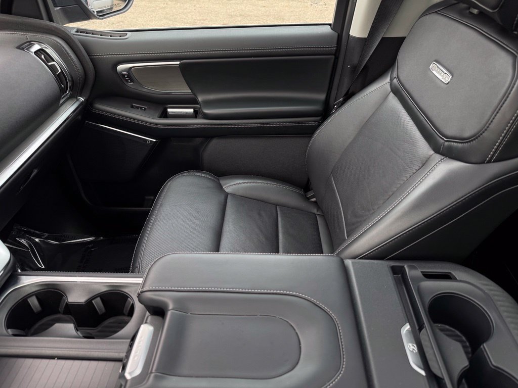 Used 2025 Ford Expedition Platinum AWD/4WD image 35