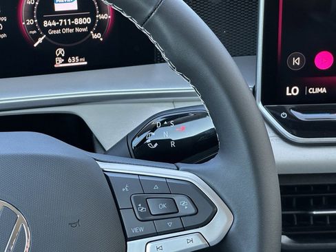 New 2025 Volkswagen Tiguan SE image 12