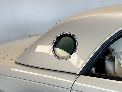 Used 2005 Ford Thunderbird 50th Anniversary RWD image 22