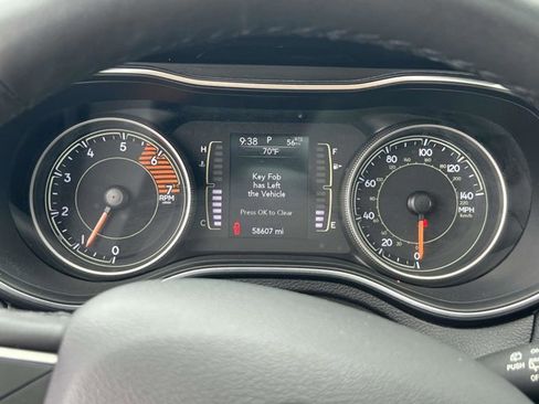 Used 2019 Jeep Cherokee Latitude Plus w/ Comfort/Convenience Group AWD/4WD image 26