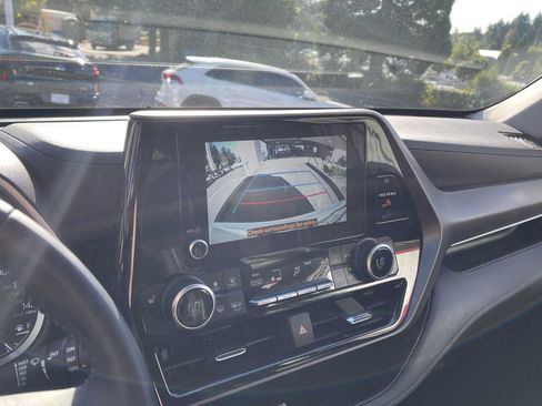 Certified 2024 Toyota Highlander XLE AWD/4WD image 25