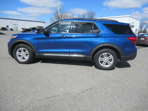 Used 2022 Ford Explorer XLT w/ Equipment Group 202A image 8