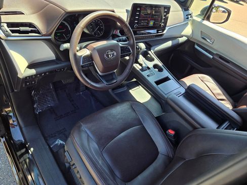 Used 2022 Toyota Sienna Platinum FWD image 17