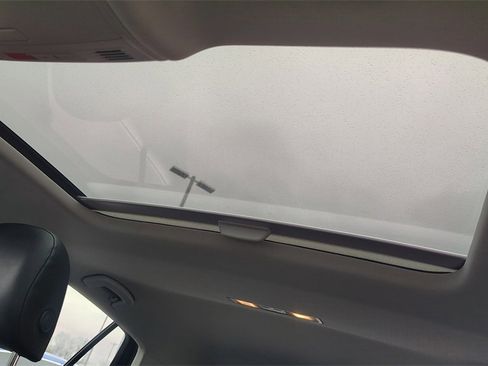 Used 2017 Volkswagen Golf SE image 28