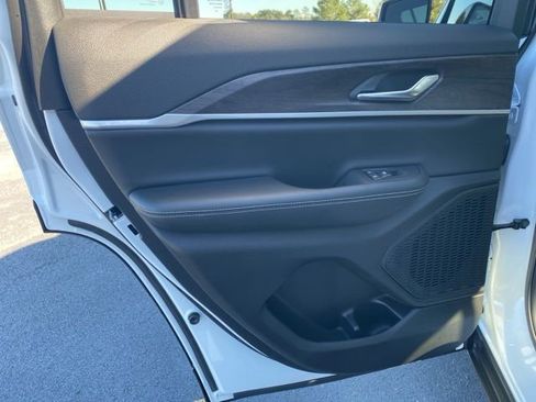 New 2025 Jeep Grand Cherokee Limited image 38