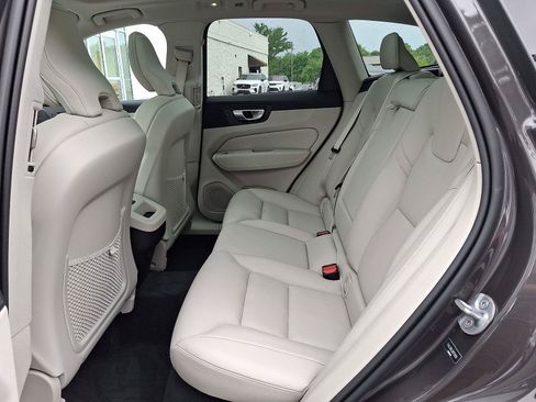 Certified 2024 Volvo XC60 B5 Plus w/ Protection Package Premier AWD/4WD image 10