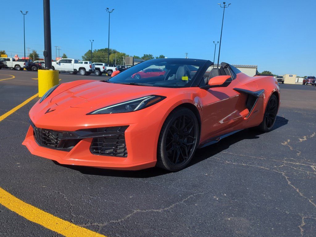 Used 2025 Chevrolet Corvette Z06 RWD image 3