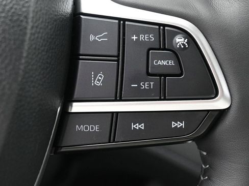 Used 2025 Toyota Highlander Platinum image 19