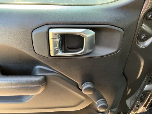 Used 2024 Jeep Gladiator Sport AWD/4WD image 15