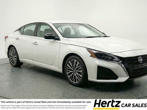 Used 2025 Nissan Altima 2.5 SV FWD image 1