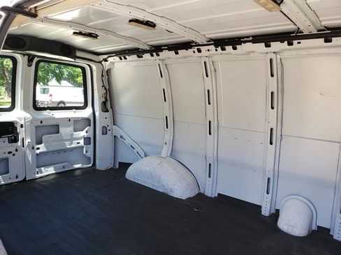 Used 2018 Chevrolet Express 2500 w/ Driver Convenience Package RWD image 13
