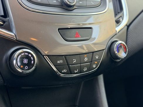 Used 2019 Chevrolet Cruze LT image 12