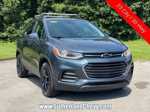Used 2022 Chevrolet Trax LT w/ Premium Seat Package AWD/4WD image 9