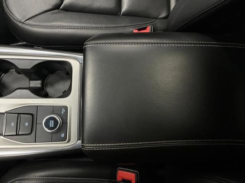 Used 2023 Ford Explorer XLT image 21