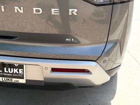 Used 2023 Nissan Pathfinder SL image 11