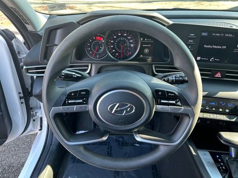 Used 2023 Hyundai Elantra SEL FWD image 18