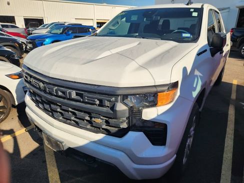 Used 2022 Chevrolet Silverado 1500 Custom RWD image 2