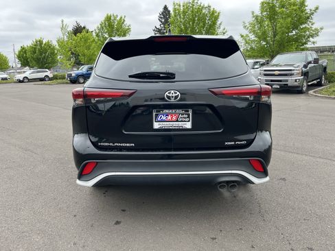 Used 2025 Toyota Highlander XSE AWD/4WD image 4