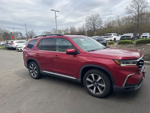Used 2023 Honda Pilot Touring image 11