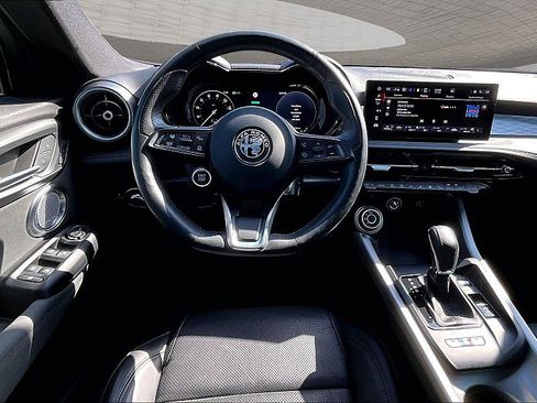 Used 2024 Alfa Romeo Tonale Ti image 10