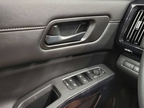 Used 2025 Nissan Pathfinder SV AWD/4WD image 25