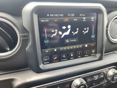 Used 2022 Jeep Wrangler Unlimited Sahara w/ Cold Weather Group AWD/4WD image 18