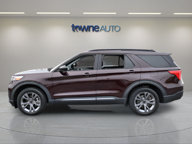 Used 2023 Ford Explorer XLT w/ Equipment Group 202A AWD/4WD image 2