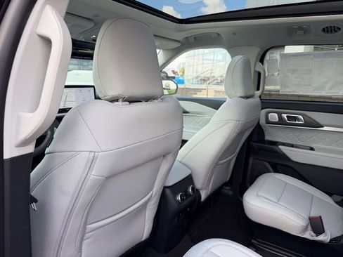 New 2026 Ford Explorer Platinum AWD/4WD image 16
