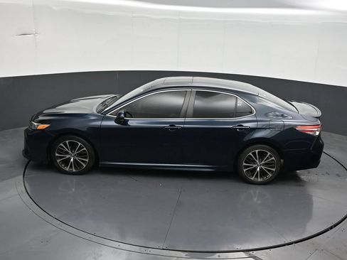 Used 2018 Toyota Camry SE w/ Moonroof Package FWD image 16