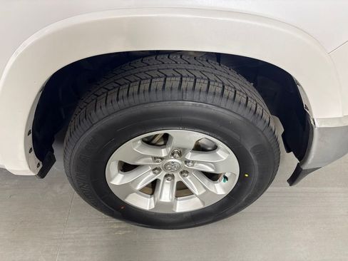 Used 2019 RAM 1500 Laramie RWD image 11