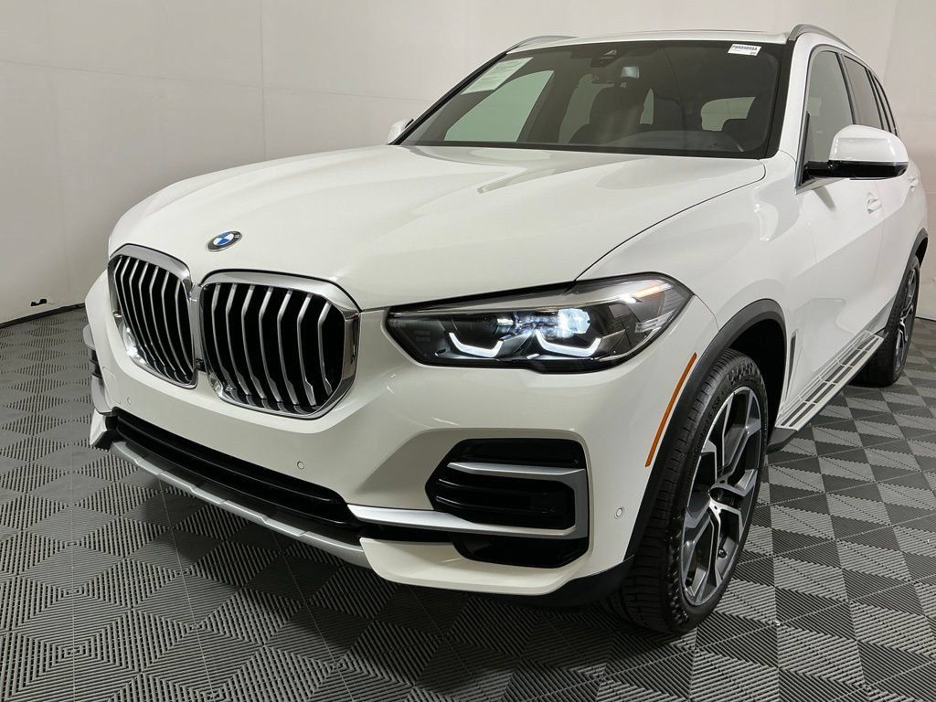 Certified 2023 BMW X5 sDrive40i w/ Premium Package RWD image 2