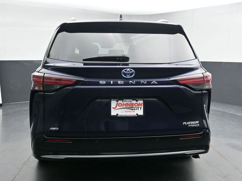 Used 2021 Toyota Sienna Platinum image 8
