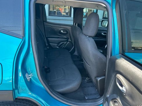 Used 2022 Jeep Renegade Latitude AWD/4WD image 22