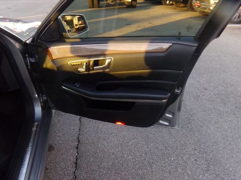 Used 2014 Mercedes-Benz E 350 4MATIC Sedan image 22