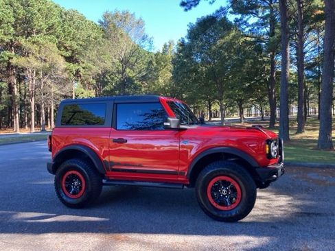 Used 2022 Ford Bronco Wildtrak image 3