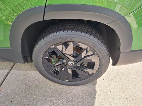 New 2026 Volkswagen Taos SE image 24