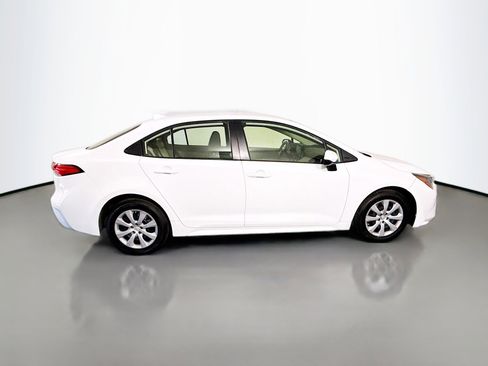 Used 2022 Toyota Corolla LE image 11