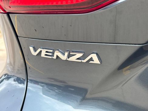 Used 2023 Toyota Venza LE AWD/4WD image 12