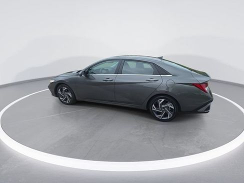 Used 2024 Hyundai Elantra Limited FWD image 5