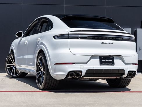 Certified 2026 Porsche Cayenne S AWD/4WD image 3
