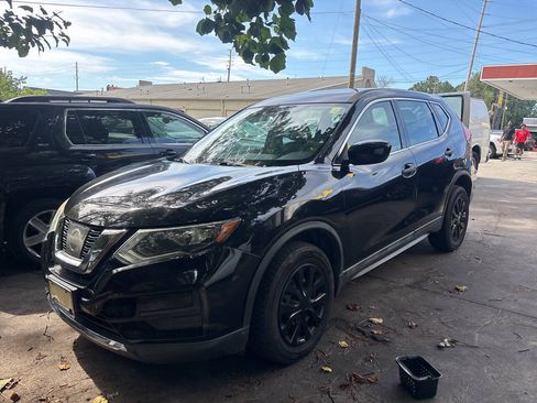 Used 2017 Nissan Rogue S AWD/4WD image 2