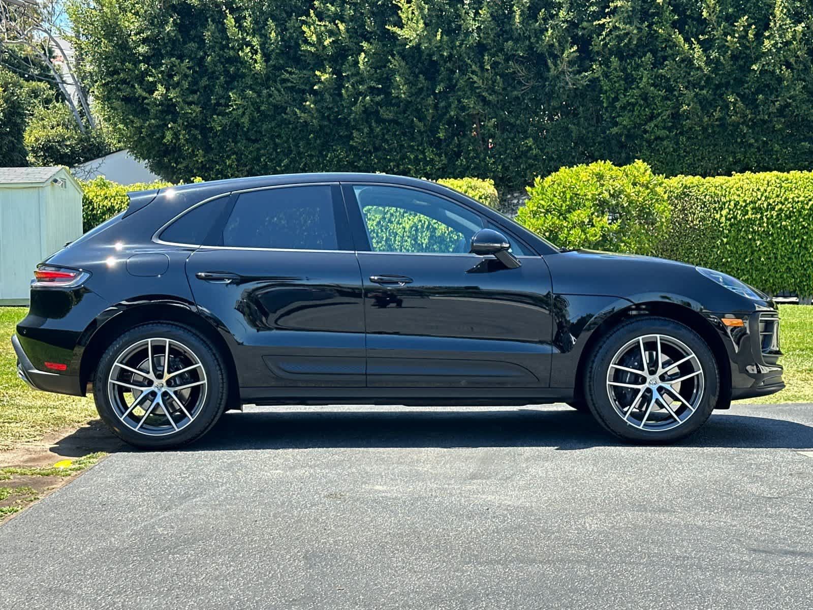 Certified 2025 Porsche Macan AWD/4WD image 9