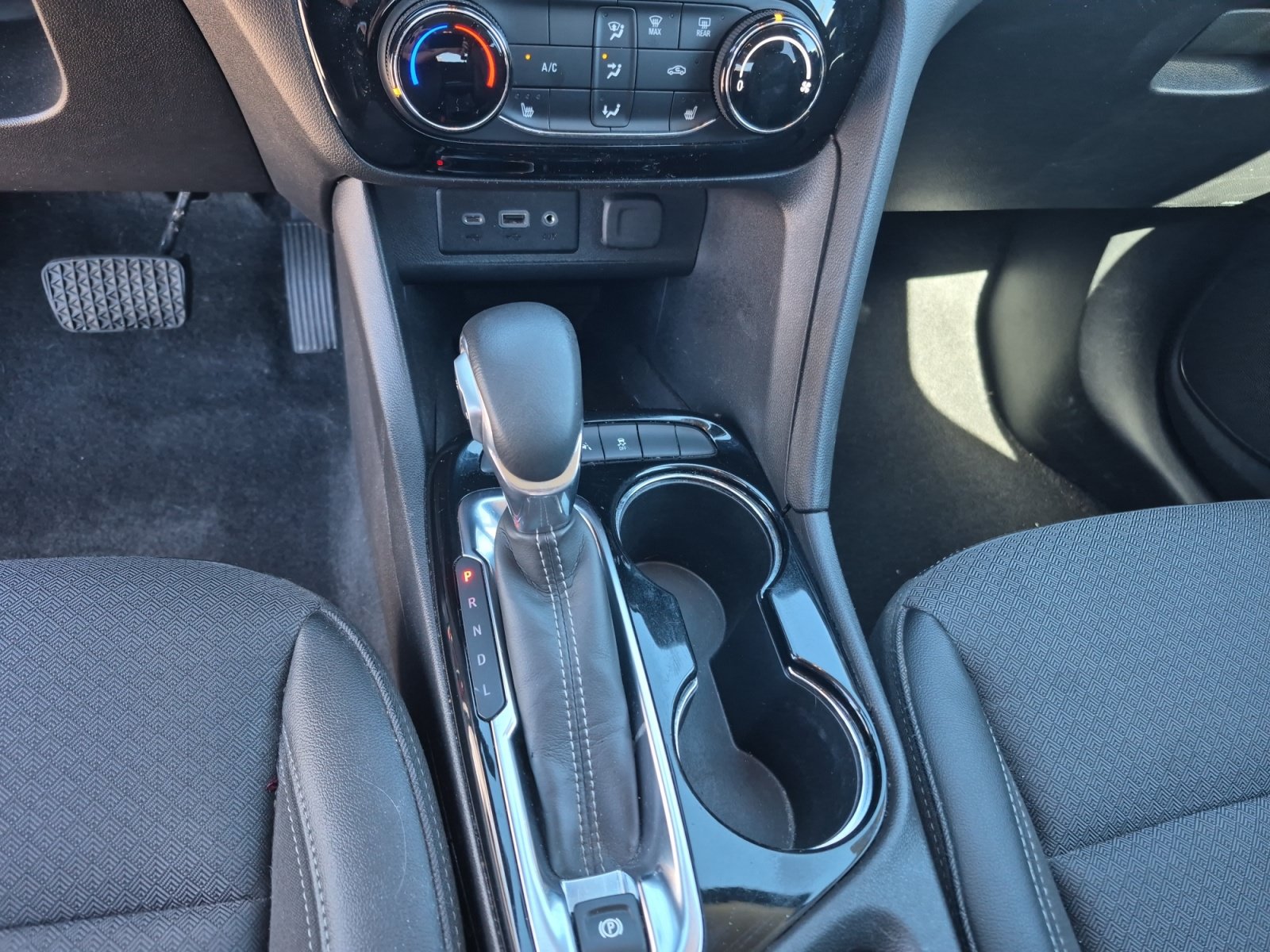 Used 2022 Buick Encore GX Preferred w/ Cold Weather Comfort Package AWD/4WD image 12