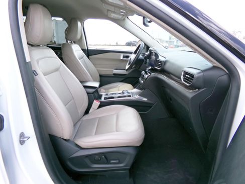 Used 2023 Ford Explorer Limited image 18
