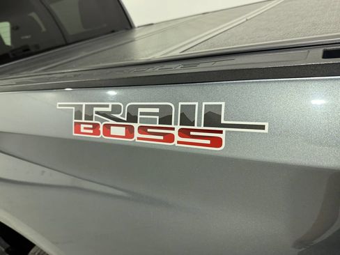 Used 2019 Chevrolet Silverado 1500 LT Trail Boss w/ Convenience Package AWD/4WD image 33