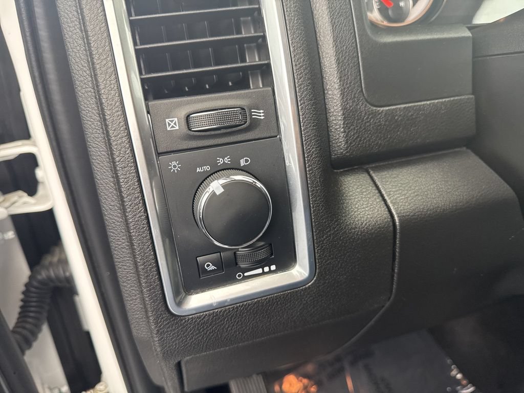 Used 2023 RAM 1500 Classic SLT AWD/4WD image 28