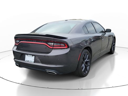 Used 2022 Dodge Charger SXT w/ Blacktop Package image 6