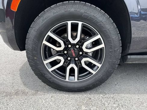 Used 2024 GMC Yukon AT4 w/ Technology Package AWD/4WD image 10